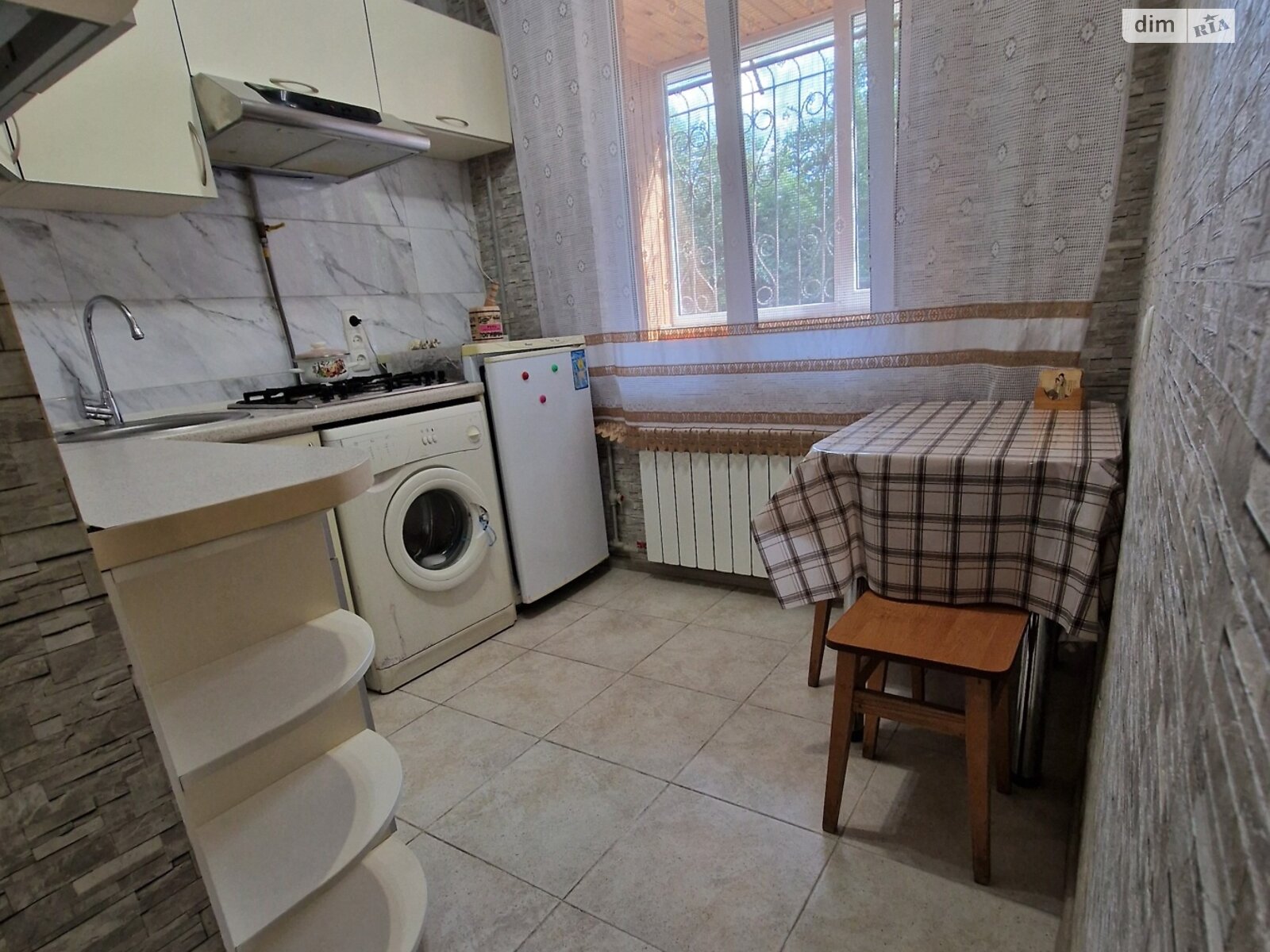 Продаж 1к квартири 38 кв. м на вул. Матюшенка